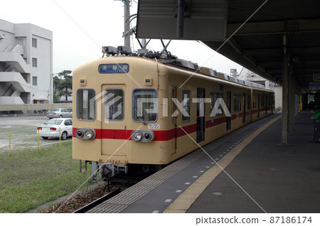 Abolished Nishitetsu Miyajidake Line bound for Tsuyazaki Station 87186174