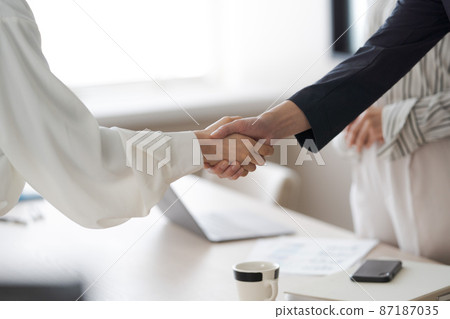 Handshake parts cut business scene Handshake parts cut business scene 87187035
