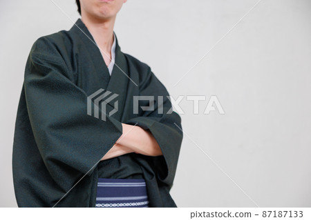 一個穿著和服雙臂交叉的男人(沒有臉) 一個穿著和服雙臂交叉的男人(沒有臉) 87187133