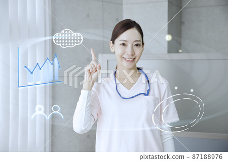 Make full use of the long-term care information system pointed by a smiling medical worker 87188976