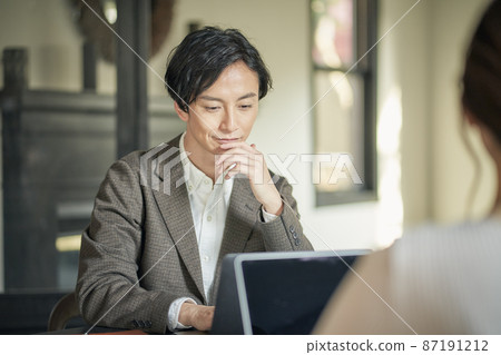 Remote Work Male 87191212