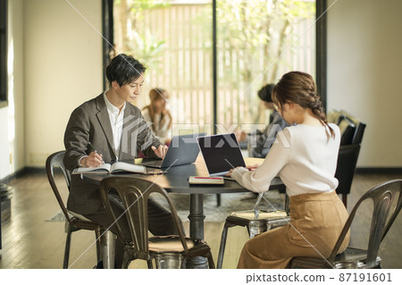 Business scene meeting men 87191601