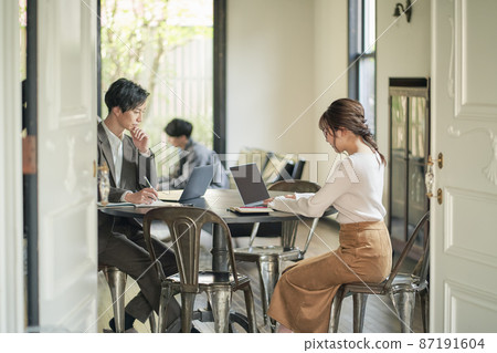 商務場景會見男士 87191604