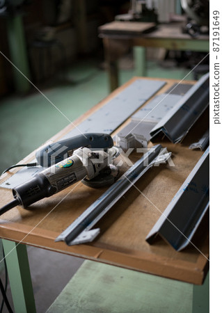 Deburring work with grinder Deburring work with grinder 87191649