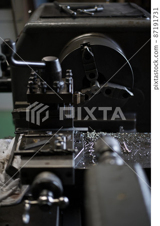 Parting off with a lathe Parting off with a lathe 87191731