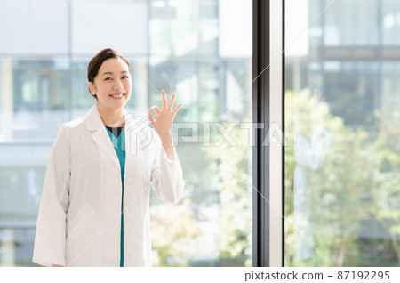 Medical image Young female doctor Shooting cooperation: LINK FOREST 87192295
