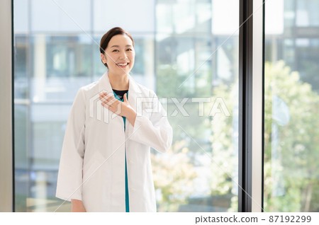 Medical image Young female doctor Shooting cooperation: LINK FOREST 87192299