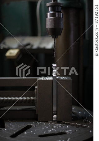 Drilling with a drilling machine 87192551