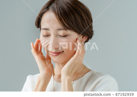 中女性保濕美容臉頰 中女性保濕美容臉頰 87192939