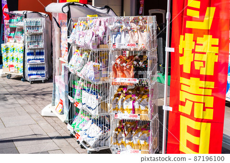 Drugstore storefront 87196100