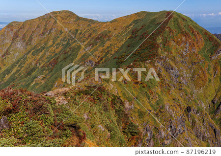 谷川山・一倉嶽山和重倉山從衝的耳朵裡看到的秋天的顏色 87196219