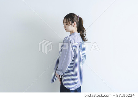 Refreshing women Refreshing women 87196224