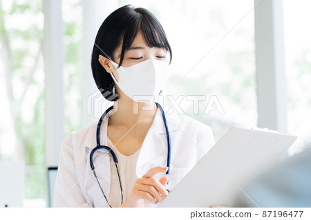 A female doctor who consults A female doctor who consults 87196477