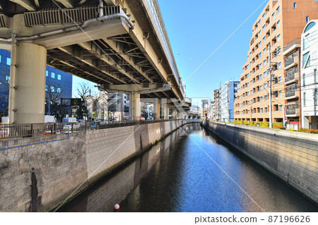 Looking upstream from Nishiedogawa Bridge / Kanda River (Bunkyo-ku, Tokyo) [2022.2] 87196626