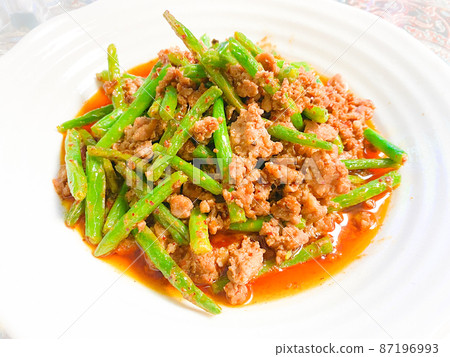 中國家常乾豆(炒青豆和肉末) 中國家常乾豆(炒青豆和肉末) 87196993
