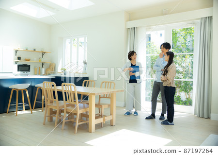 Preview showroom 87197264