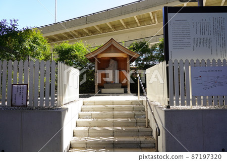 Raw barley case monument Raw barley case monument 87197320