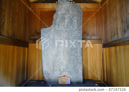 Raw barley case monument Raw barley case monument 87197326