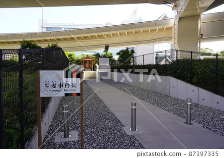 Raw barley case monument 87197335