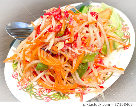 Thai green papaya salad som tam Thai green papaya salad som tam 87198462