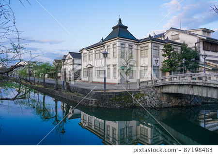 On a spring morning, the quiet Kurashiki Bikan Historical Quarter (Kurashiki City, Okayama Prefecture) On a spring morning, the quiet Kurashiki Bikan Historical Quarter (Kurashiki City, Okayama Prefecture) 87198483