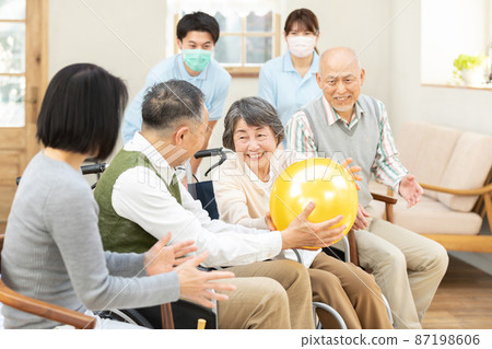 老人院的娛樂活動 87198606