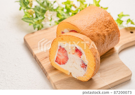 Strawberry roll cake 87200073
