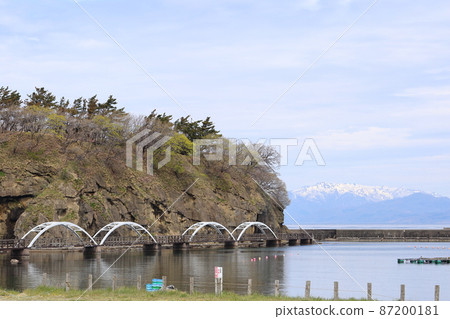 北海道江差海鷗島和殘雪群山 87200181