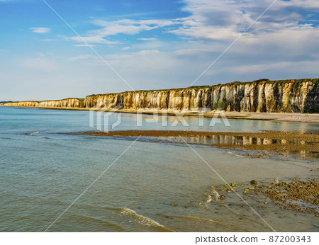 Panoramic view of Saint Valery en Caux coastline, vertical white cliffs in the Alabaster Coast, Seine-maritime department, Normandy, northern France 87200343