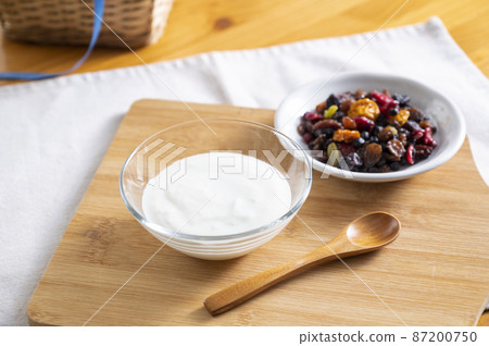 Plain yogurt dried fruit 87200750