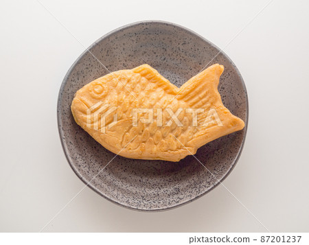 Taiyaki on a plate 87201237