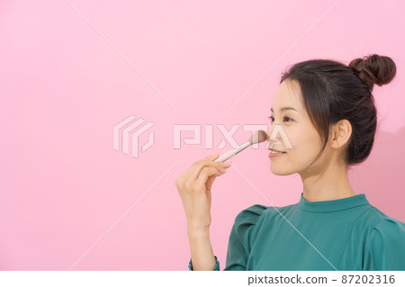 20多歲的女性肖像化妝 20多歲的女性肖像化妝 87202316