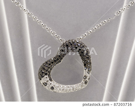 Diamond pendant Diamond pendant 87203716
