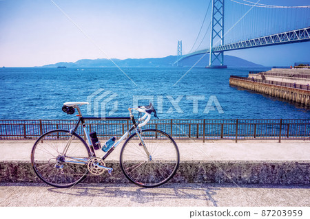 Akashi Kaikyo Bridge and Road Bike 87203959