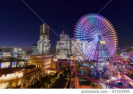 摩天輪閃耀的橫濱港未來夜景 摩天輪閃耀的橫濱港未來夜景 87203995