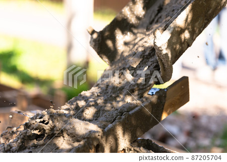 The concrete is poured on a wooden tray. The concrete is poured on a wooden tray. 87205704