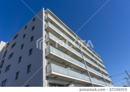 Exterior of the apartment and refreshing blue sky scenery _sky_b_53 87206959