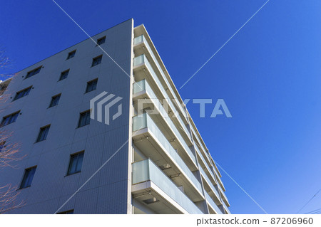 Exterior of the apartment and refreshing blue sky scenery _sky_b_54 87206960