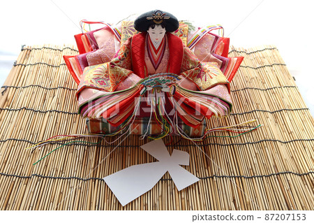 Hina dolls displayed at the Hinamatsuri and Katashiro Nagashibina 1 as a substitute 87207153