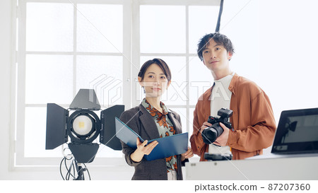 Cameraman and director at the shooting site 87207360