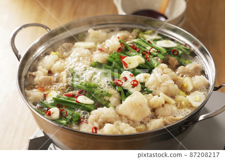 Hakata style motsunabe 87208217