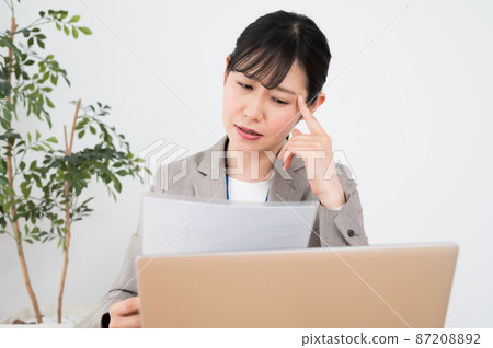 Business woman explaining while reading documents Business woman explaining while reading documents 87208892