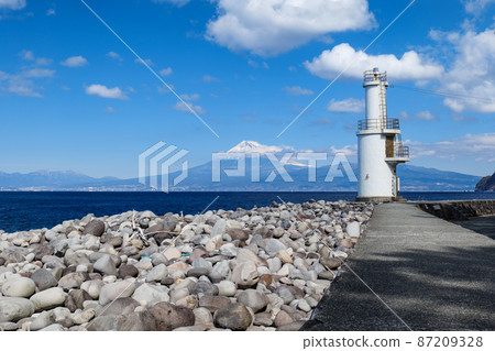 Heda Lighthouse and Mt. Fuji at Mihama Cape in Numazu City, Shizuoka Prefecture 87209328