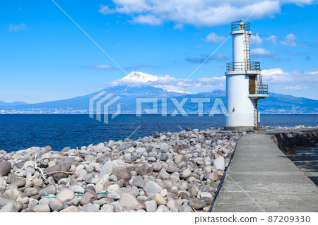Heda Lighthouse and Mt. Fuji at Mihama Cape in Numazu City, Shizuoka Prefecture 87209330