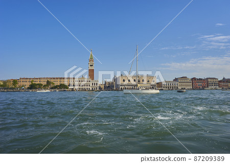 Italy Venezia maritime city 87209389