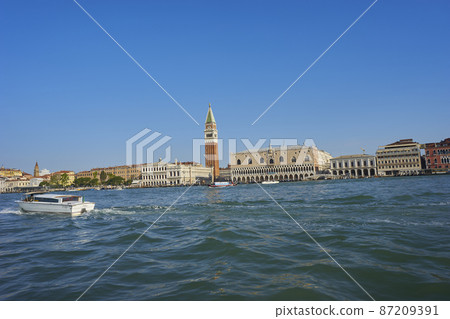 Italy Venezia maritime city 87209391