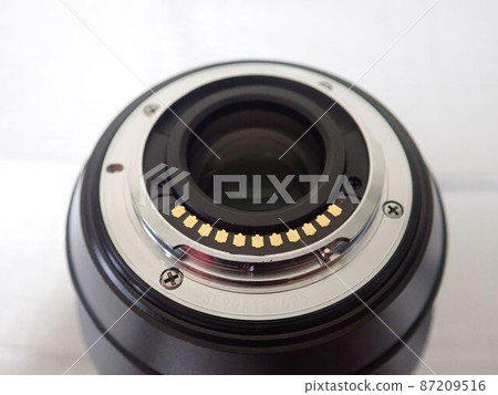 Electronic contacts of Micro Four Thirds lenses 87209516