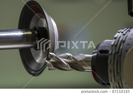 The cutting tool regrinding machine. The cutting tool regrinding machine. 87210185