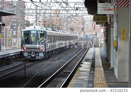 JR West 223 series 1000 series W5 formation Renewal car After inspection Special Rapid Service bound for Kusatsu JR West 223 series 1000 series W5 formation Renewal car After inspection Special Rapid Service bound for Kusatsu 87210235