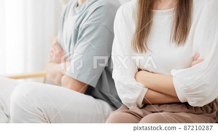 青年男女打架 87210287